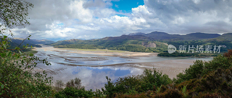 Afon Mawddach和Cadair Idris的美丽全景(斯诺登尼亚，威尔士，英国)